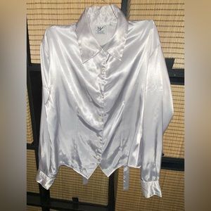 Maggie Lawrence blouse, women’s. Size medium. White/silver in color.